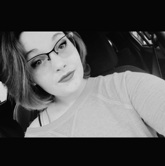 Meet your Posher, Cecilia - Picture 1 of 1